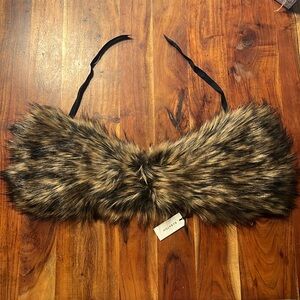 Collar - Aritzia - OS - BRAND NEW